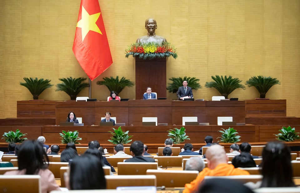 Vice Chairman of the National Assembly Nguyen Khac Dinh chaired the meeting - Photo: Media.quochoi.vn