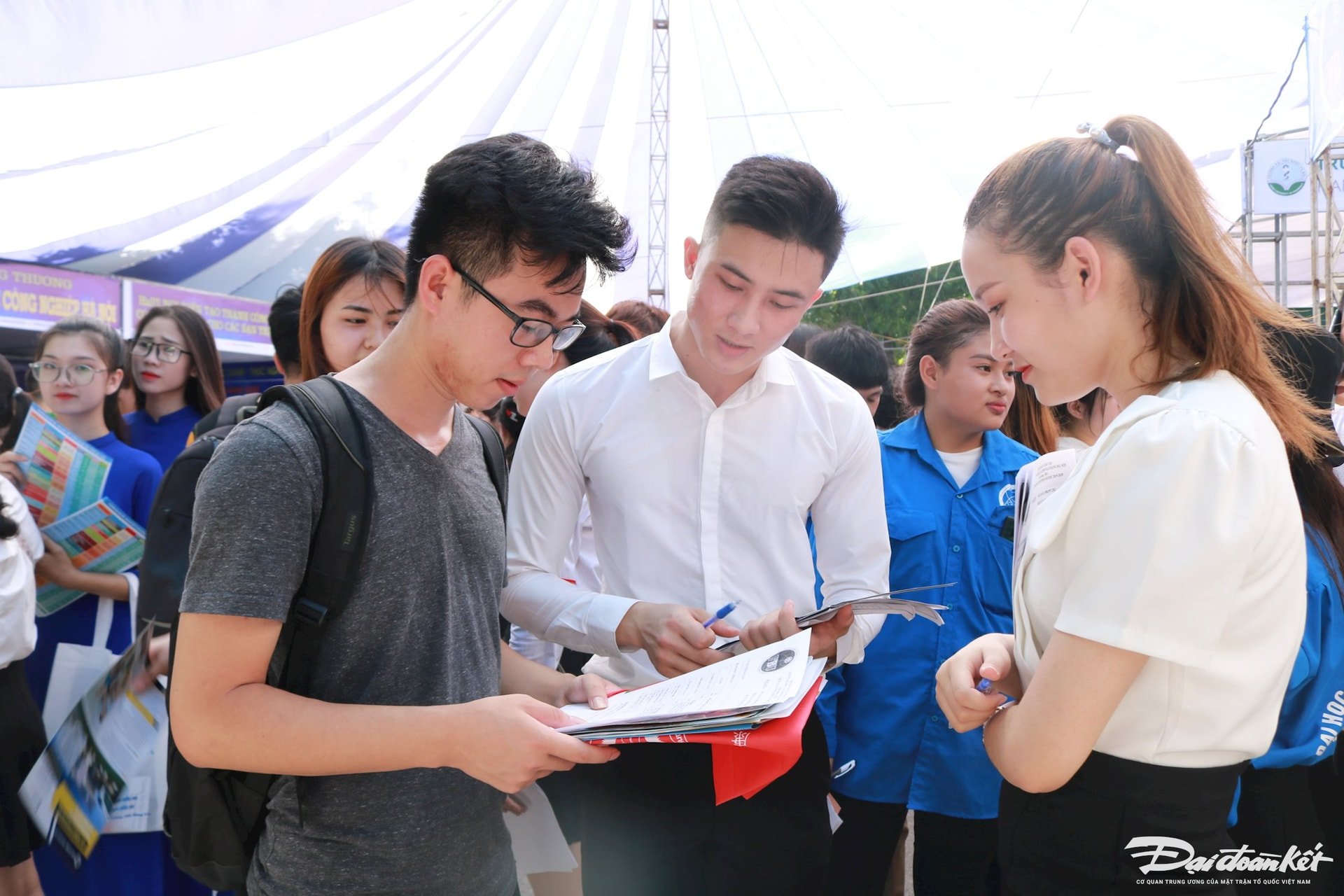 Candidates learn about university admissions information.