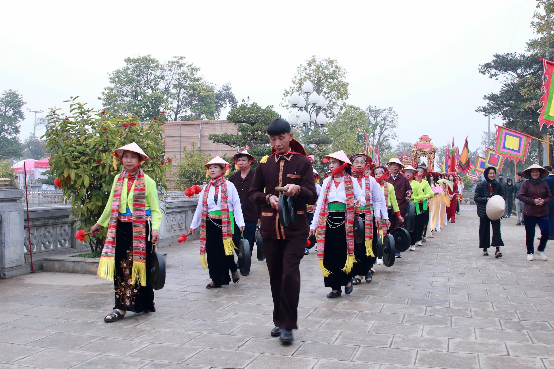 Khai hội Đền Lăng Sương