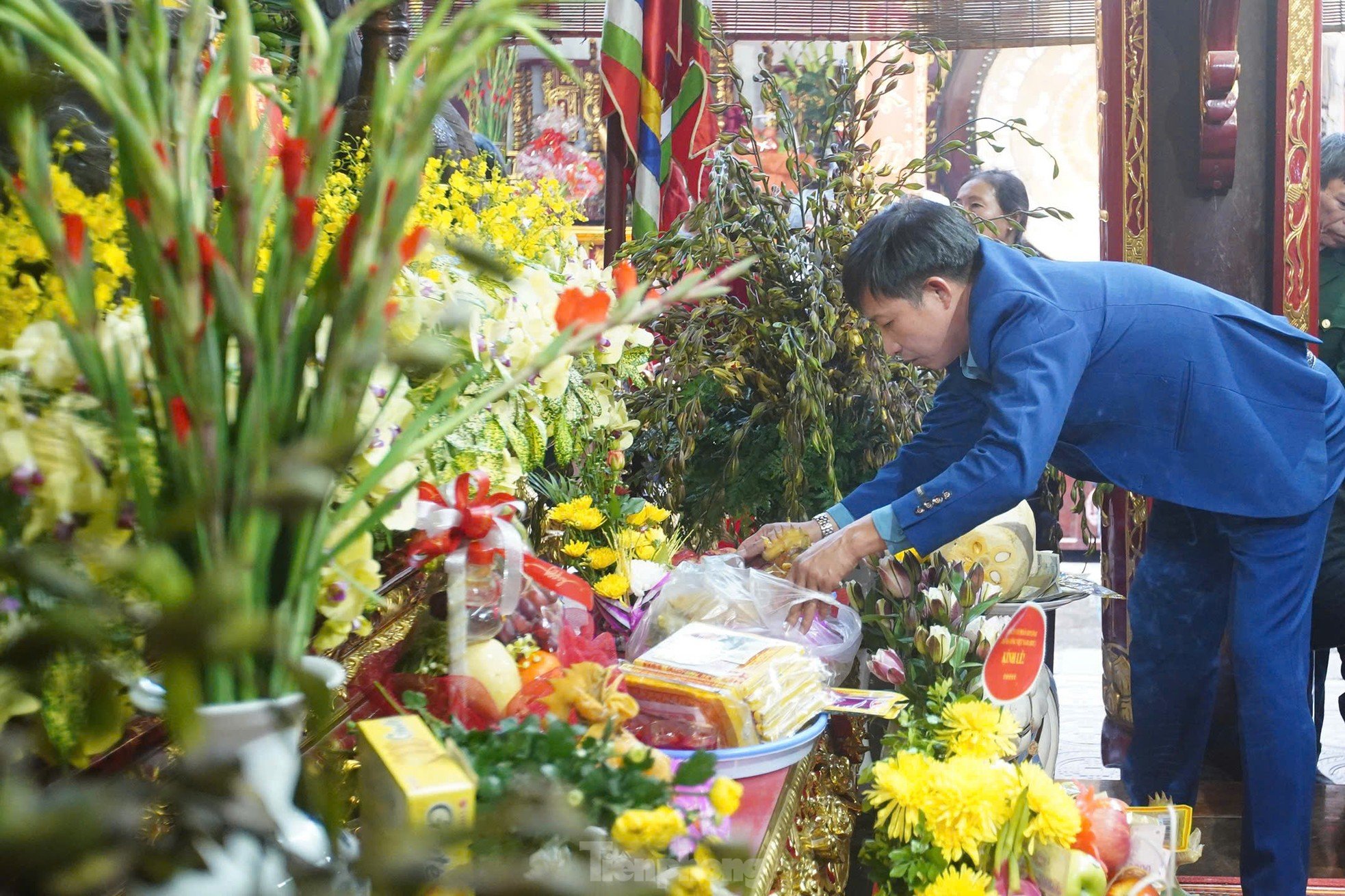 ประชาชนแห่เข้าวัดตรังก่อนพิธีเปิด ภาพที่ 12