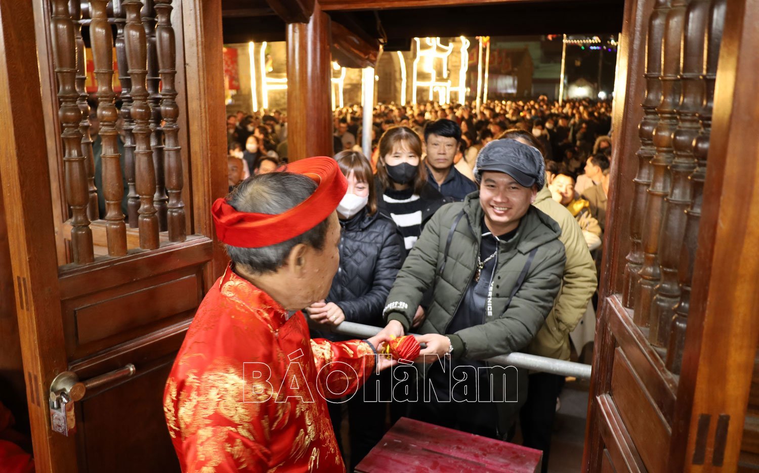 Salary distribution ceremony of Saint Tran at Tran Thuong Xuan Temple, At Ty 2025