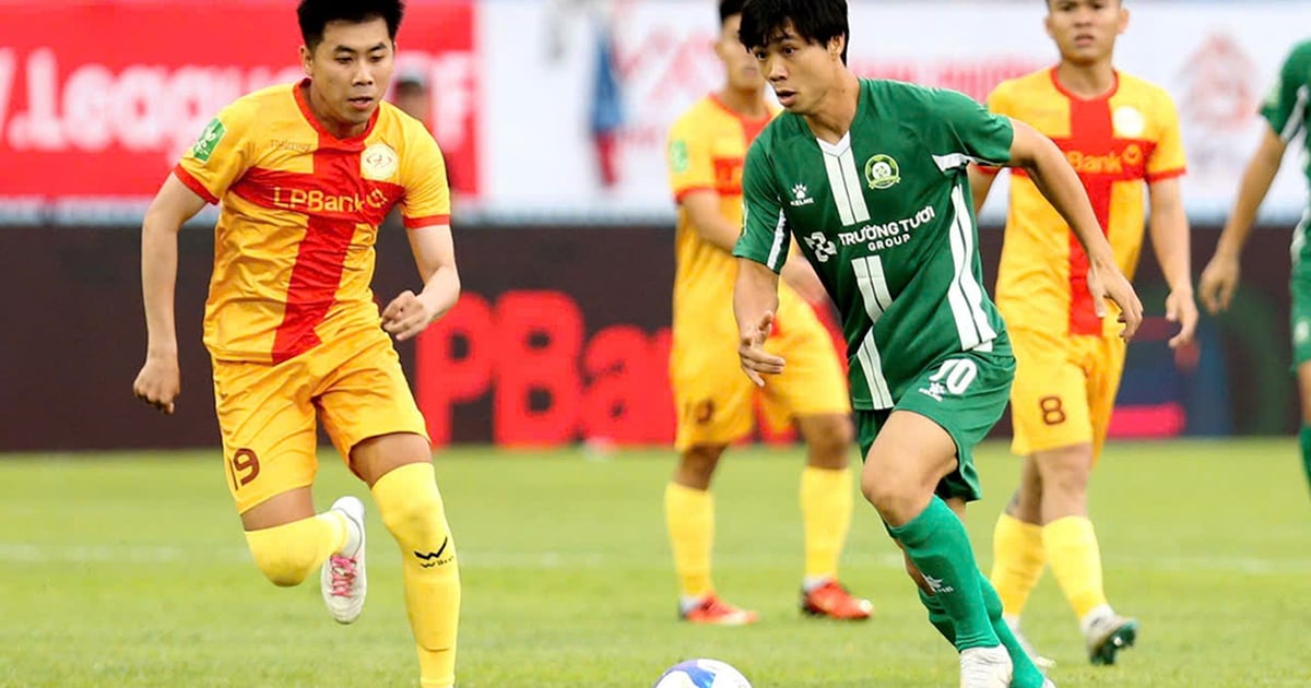 Ninh Binh and Binh Phuoc clubs are at a disadvantage in the championship race, why?