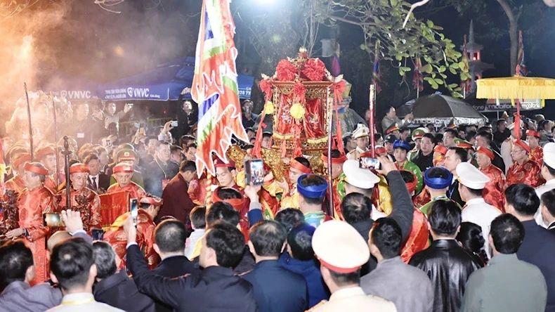 쩐 사원 개장식, 남딘 사진 1