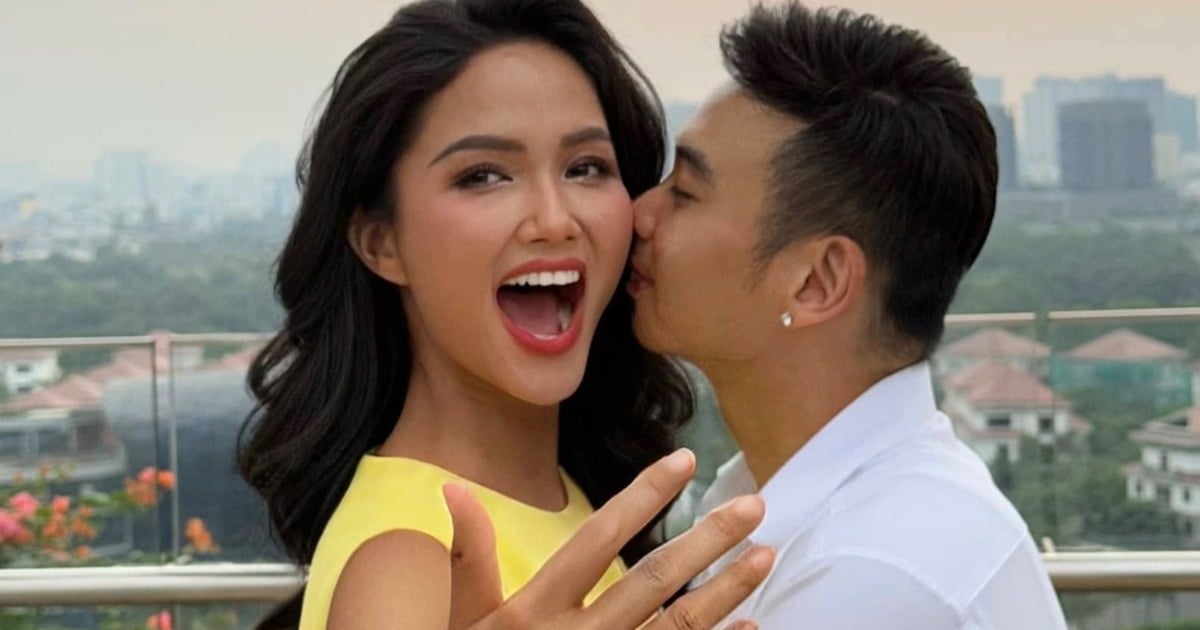 Miss H'Hen Nie was proposed to by her photographer boyfriend?