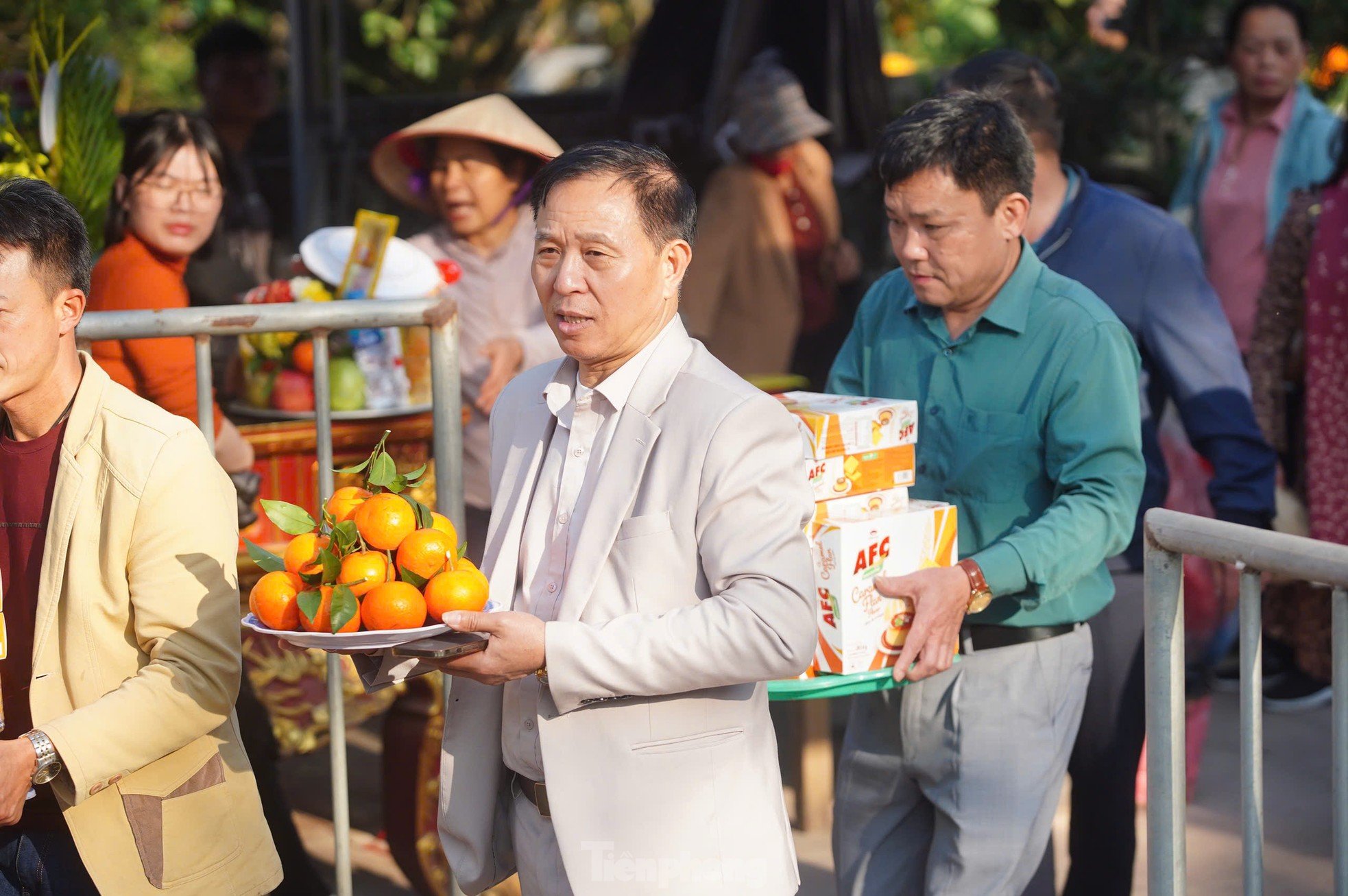 ประชาชนแห่เข้าวัดตรังก่อนพิธีเปิด ภาพที่ 5