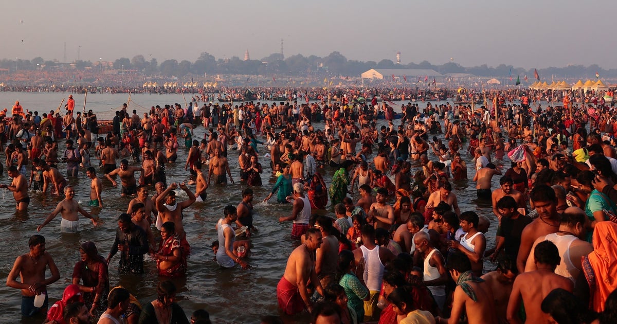 Mehr als 10 Millionen Inder baden in heiligem Wasser