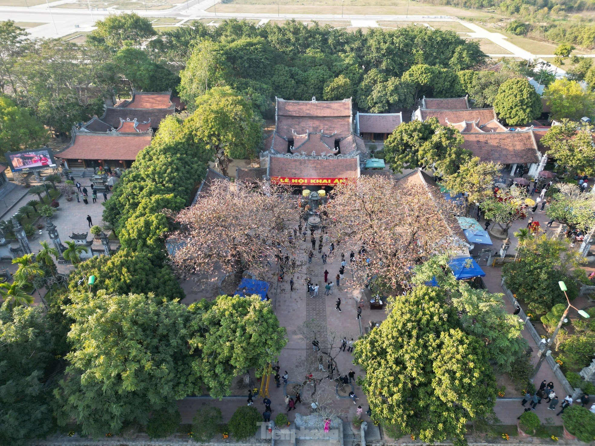 ประชาชนแห่เข้าวัดตรังก่อนพิธีเปิด ภาพที่ 11