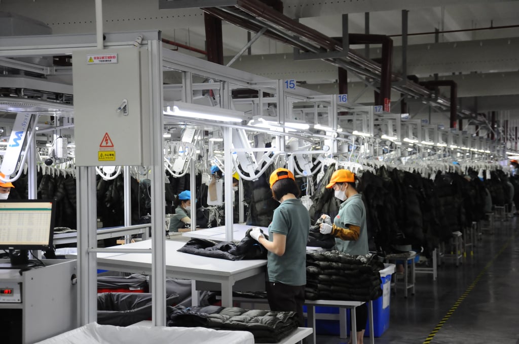 โรงงานผลิตเสื้อผ้าสำเร็จรูปที่บริษัท Hoa Loi Dat Vietnam Garment Company Limited (นิคมอุตสาหกรรมท่าเรือ Hai Ha)