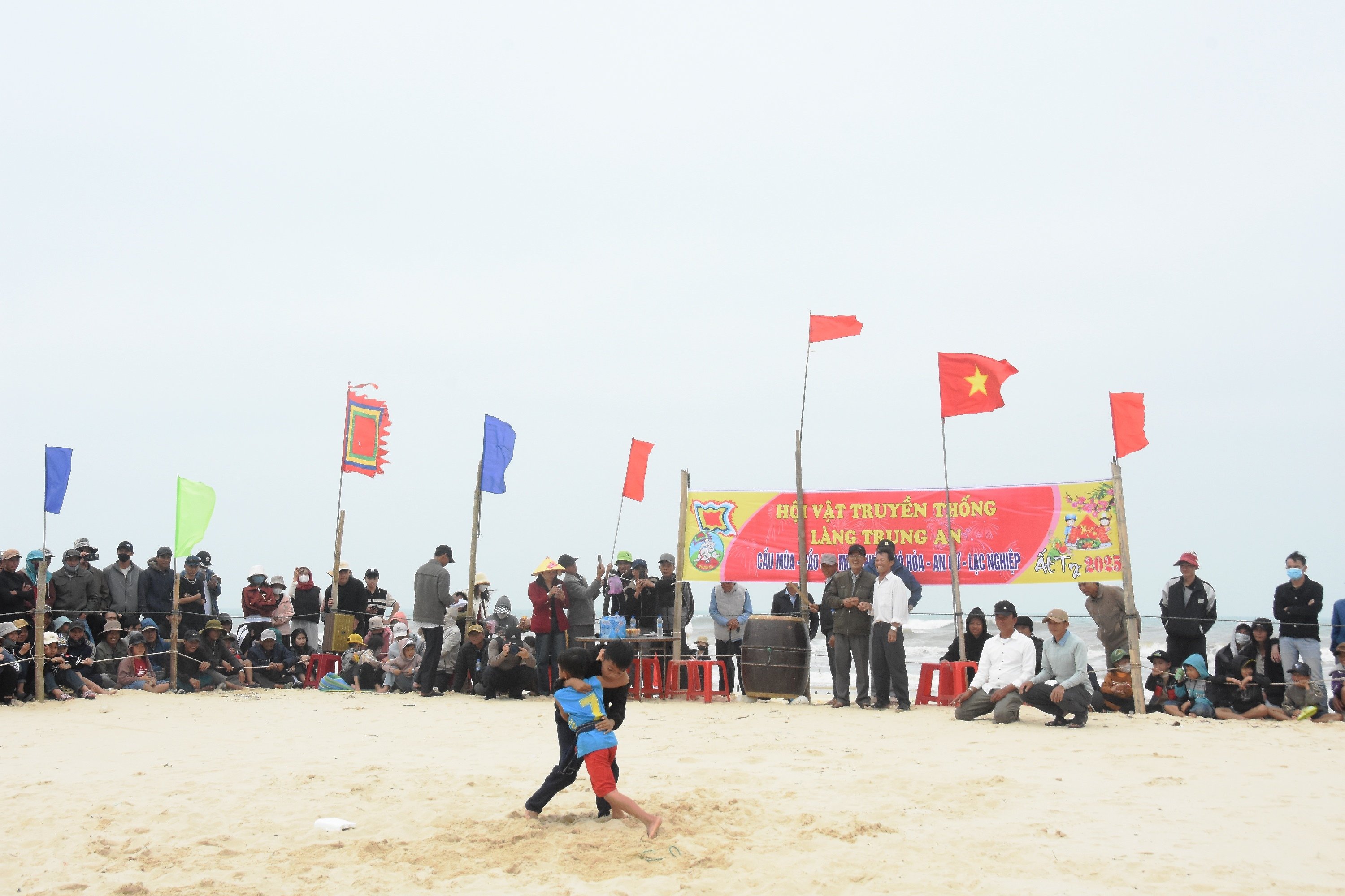 Fête de la lutte traditionnelle des villages de Trung An et Tham Khe