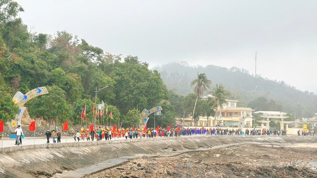 Lễ xuất quân mở cửa biển.