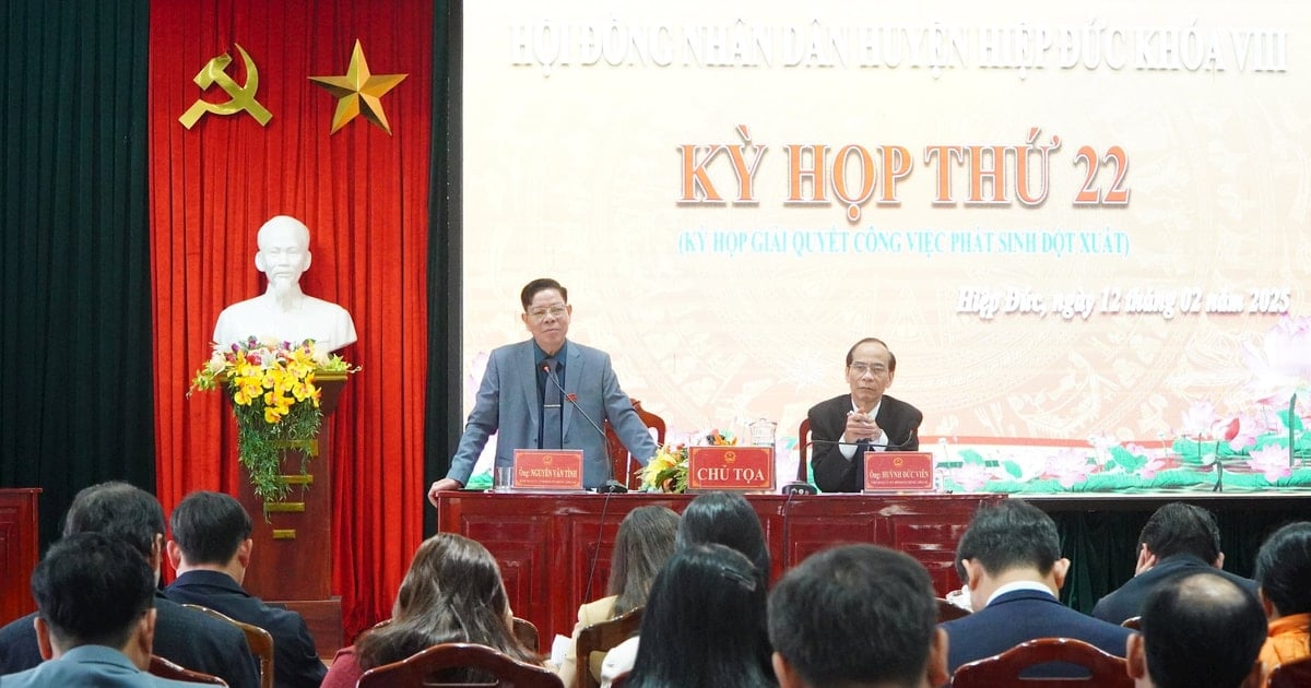 Hiep Duc District People's Committee reduced to 9 specialized agencies after reorganization and consolidation