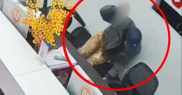 Female employee in Nam Dinh was suddenly threatened by a stranger with a knife to her neck