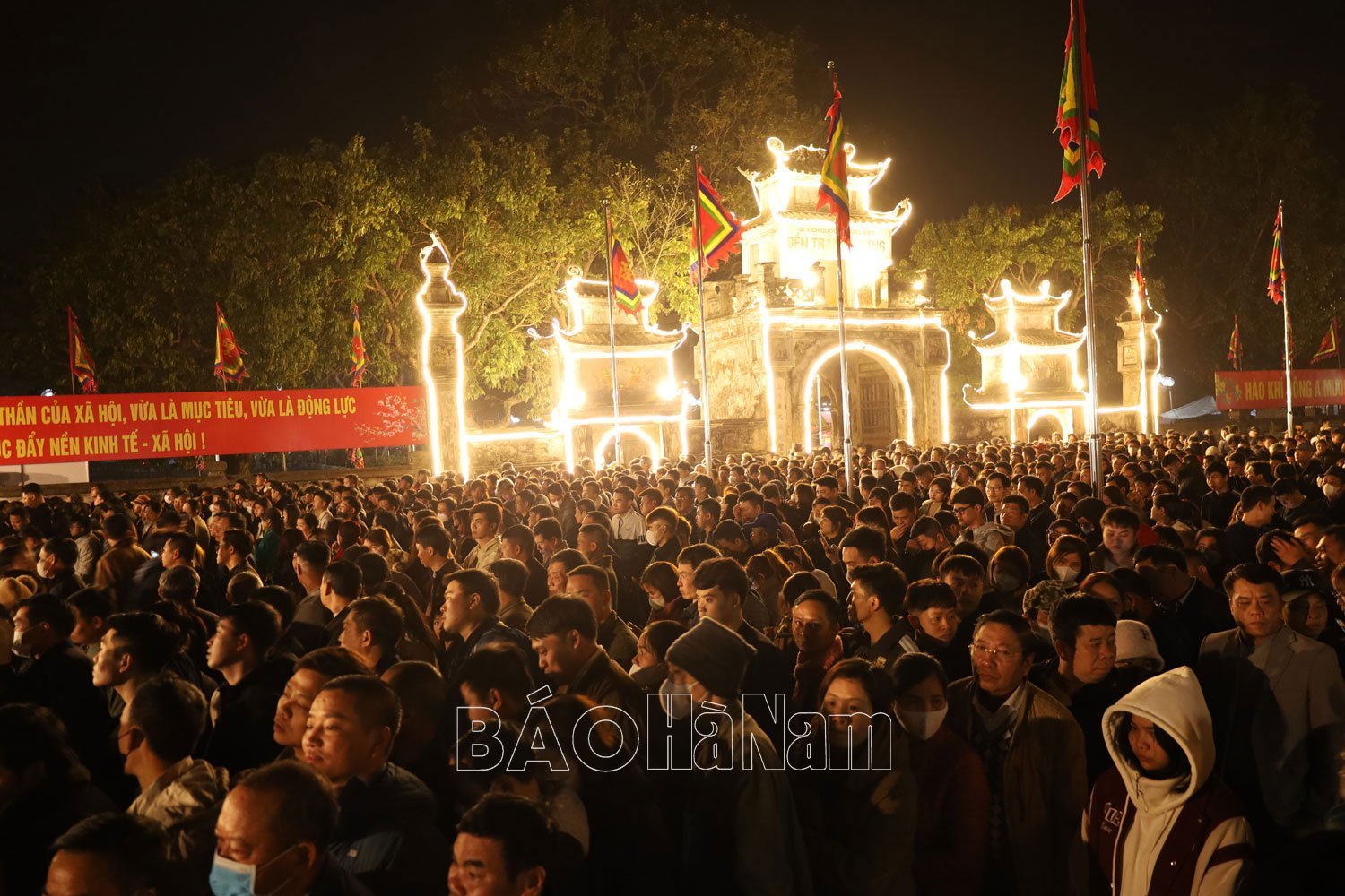 Salary distribution ceremony of Saint Tran at Tran Thuong Xuan Temple, At Ty 2025