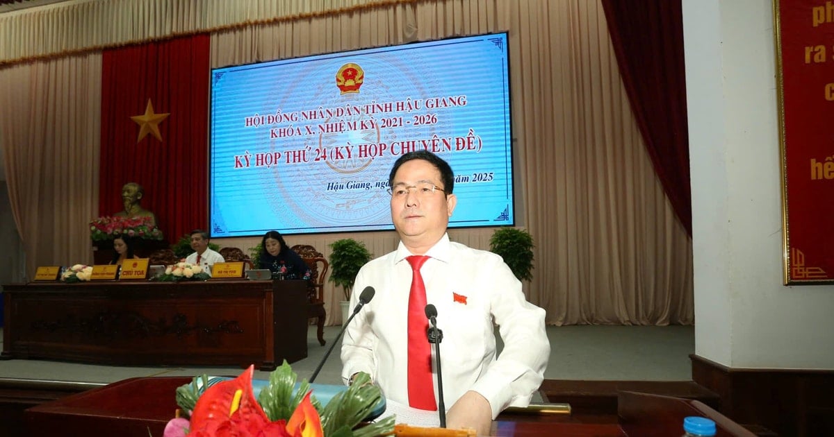 Mr. Tran Van Huyen was elected Chairman of Hau Giang Provincial People's Committee.