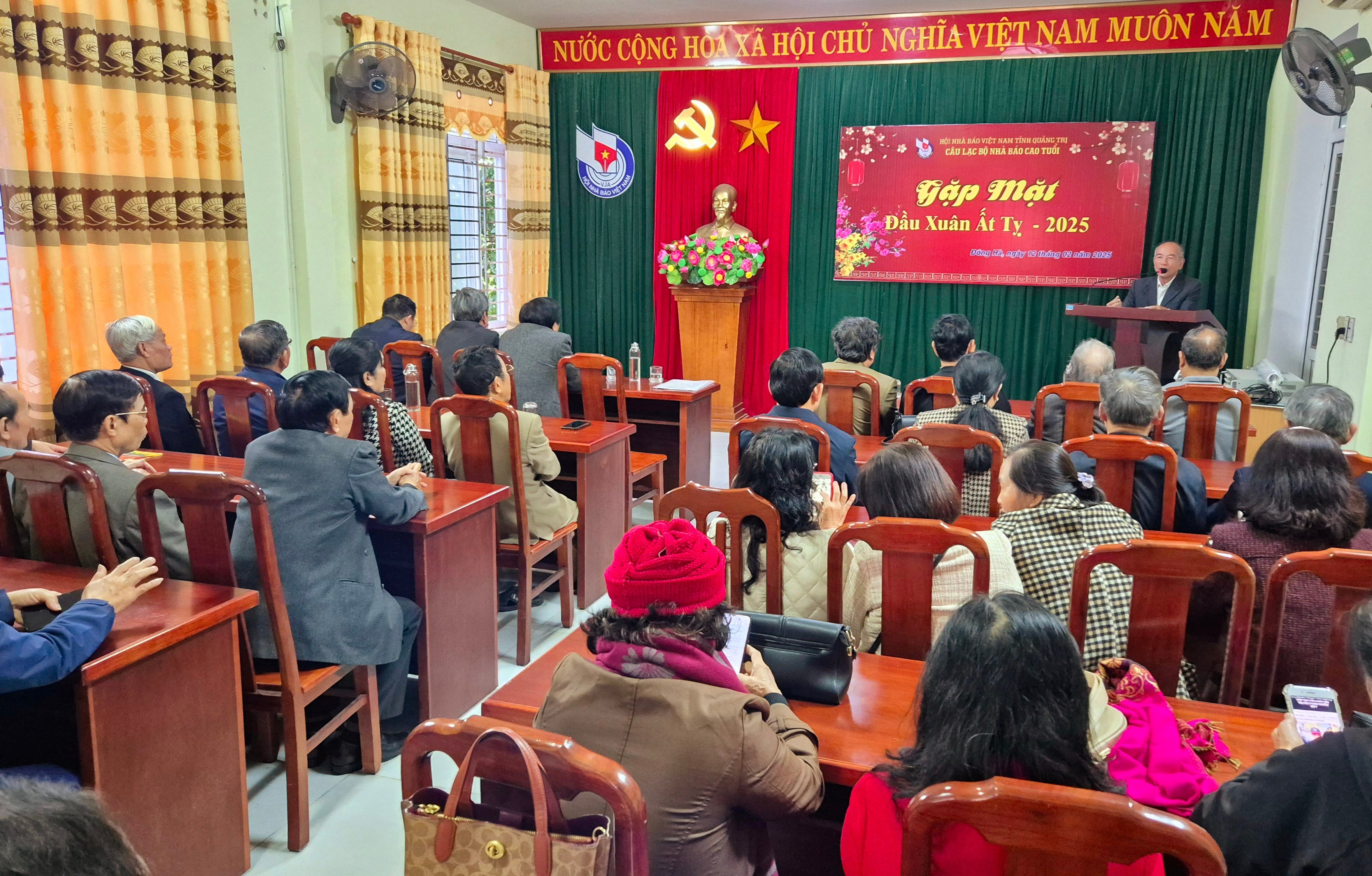 Quang Tri Province Senior Journalists Club meets at the beginning of the year of the Snake