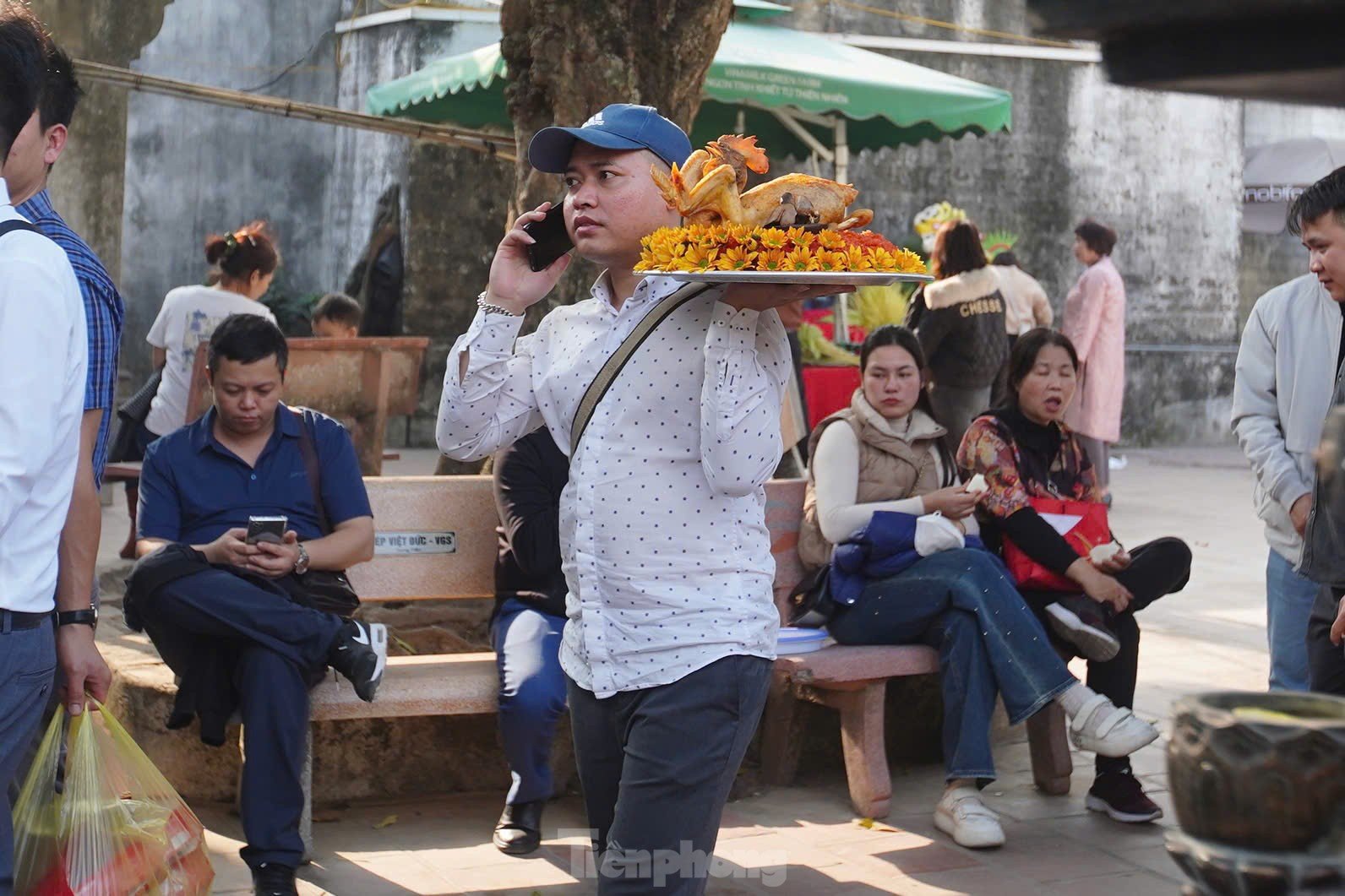 ประชาชนแห่เข้าวัดตรังก่อนพิธีเปิด ภาพถ่าย 7