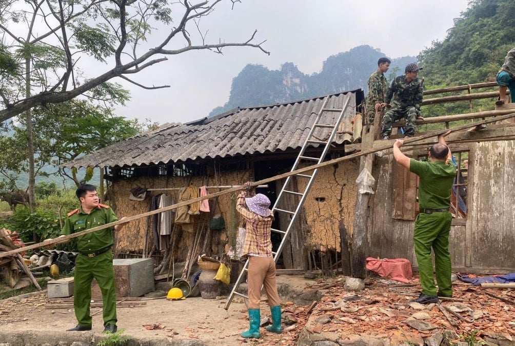 គណៈកម្មាធិការរណសិរ្សមាតុភូមិ Nha Truong (ឃុំ Thanh Chan ស្រុក Dien Bien ខេត្ត Dien Bien) ឃោសនា និងបំផុសប្រជាជនឱ្យអនុវត្តបានល្អនូវបទបញ្ញត្តិលទ្ធិប្រជាធិបតេយ្យមូលដ្ឋាន។