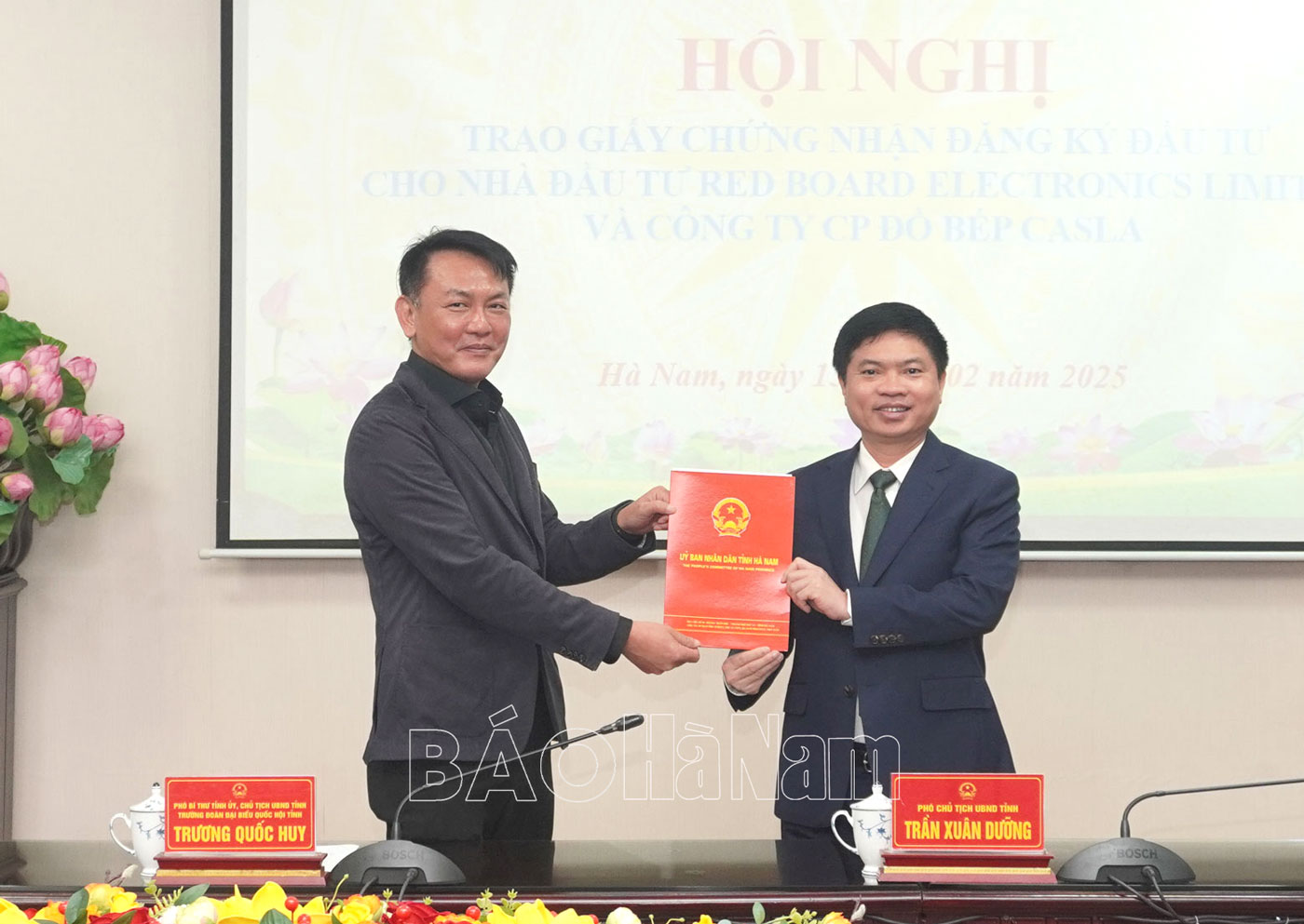 UBND tỉnh trao Giấy Chứng nhận đầu tư cho Công ty TNHH Công nghệ Red Board Việt Nam và Công ty cổ phần đồ bếp Casla