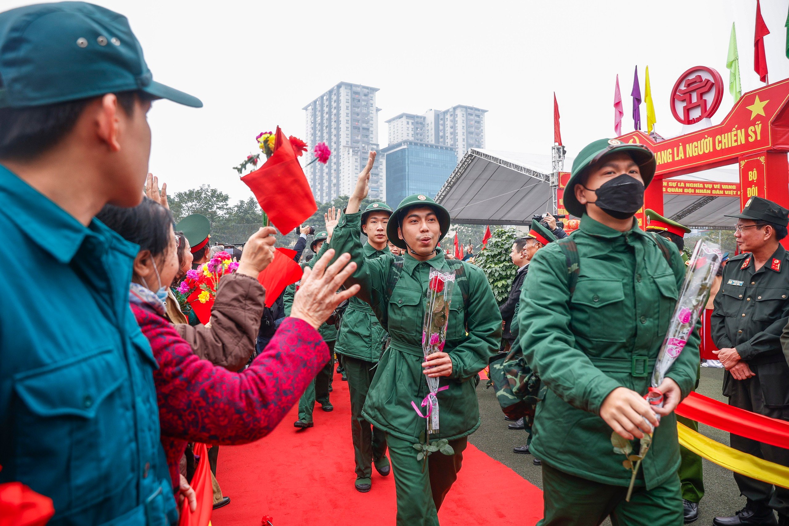 'Hoàn thành nghĩa vụ quân sự sẽ về nhà cưới em'- Ảnh 10.