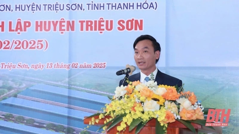 Gắn biển công trình Nhà máy Chế biến nông sản chất lượng cao VINAGREEN chào mừng 60 năm thành lập huyện Triệu Sơn