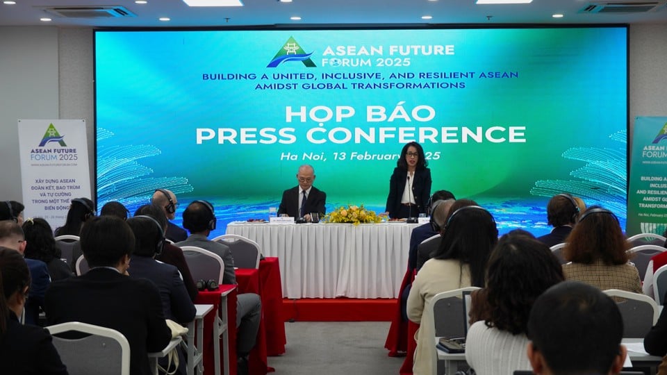 Le porte-parole du ministère vietnamien des Affaires étrangères, Pham Thu Hang, s'exprime lors d'une conférence de presse. Photo : Viet Anh