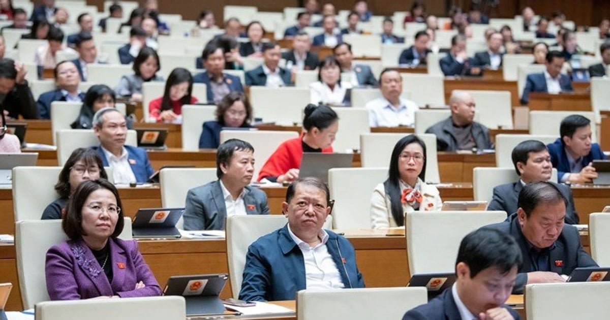 The National Assembly heard a report on the investment project to build the Lao Cai - Hanoi railway line.