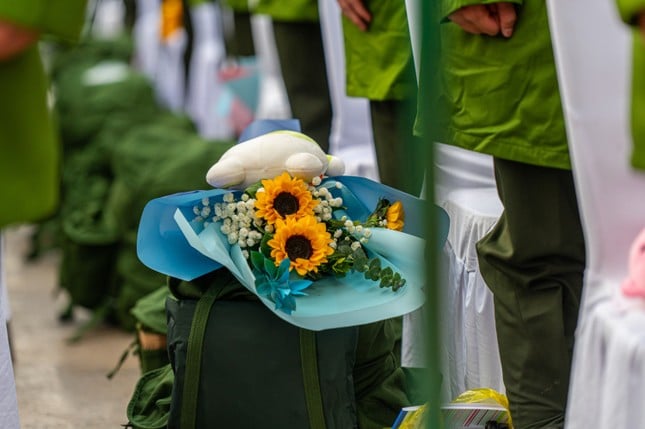 타이응우옌과 광닌의 신병들이 군 복무를 위해 떠난다 사진 12