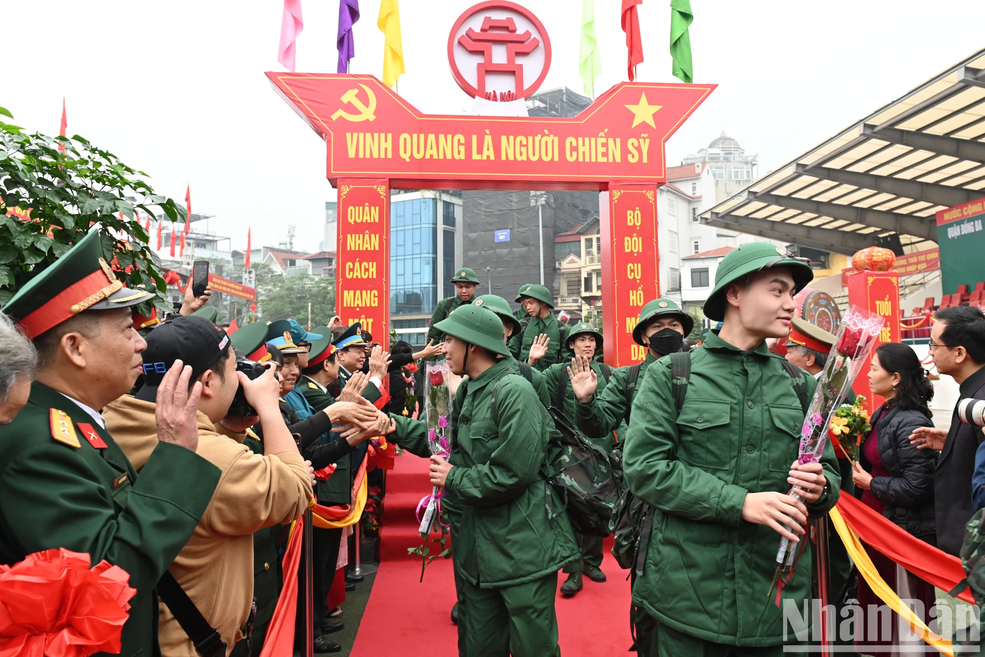 [Photo] Les jeunes de la capitale partent avec enthousiasme pour le service militaire photo 9