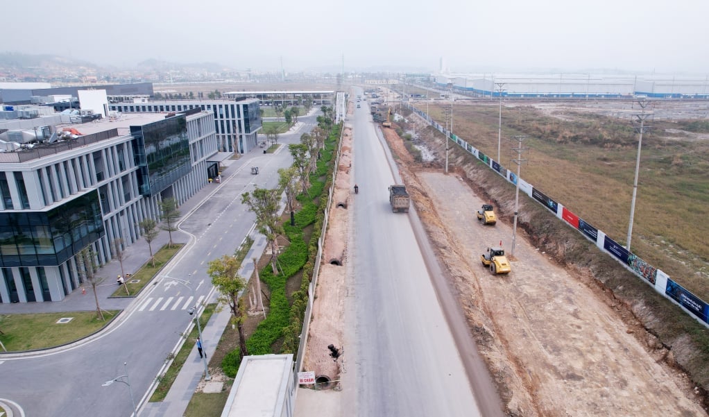 Die Einheiten konzentrieren sich auf den Bau der An-Tiem-Straße durch den Industriepark Viet Hung bis zur Kreuzung Van Yen.