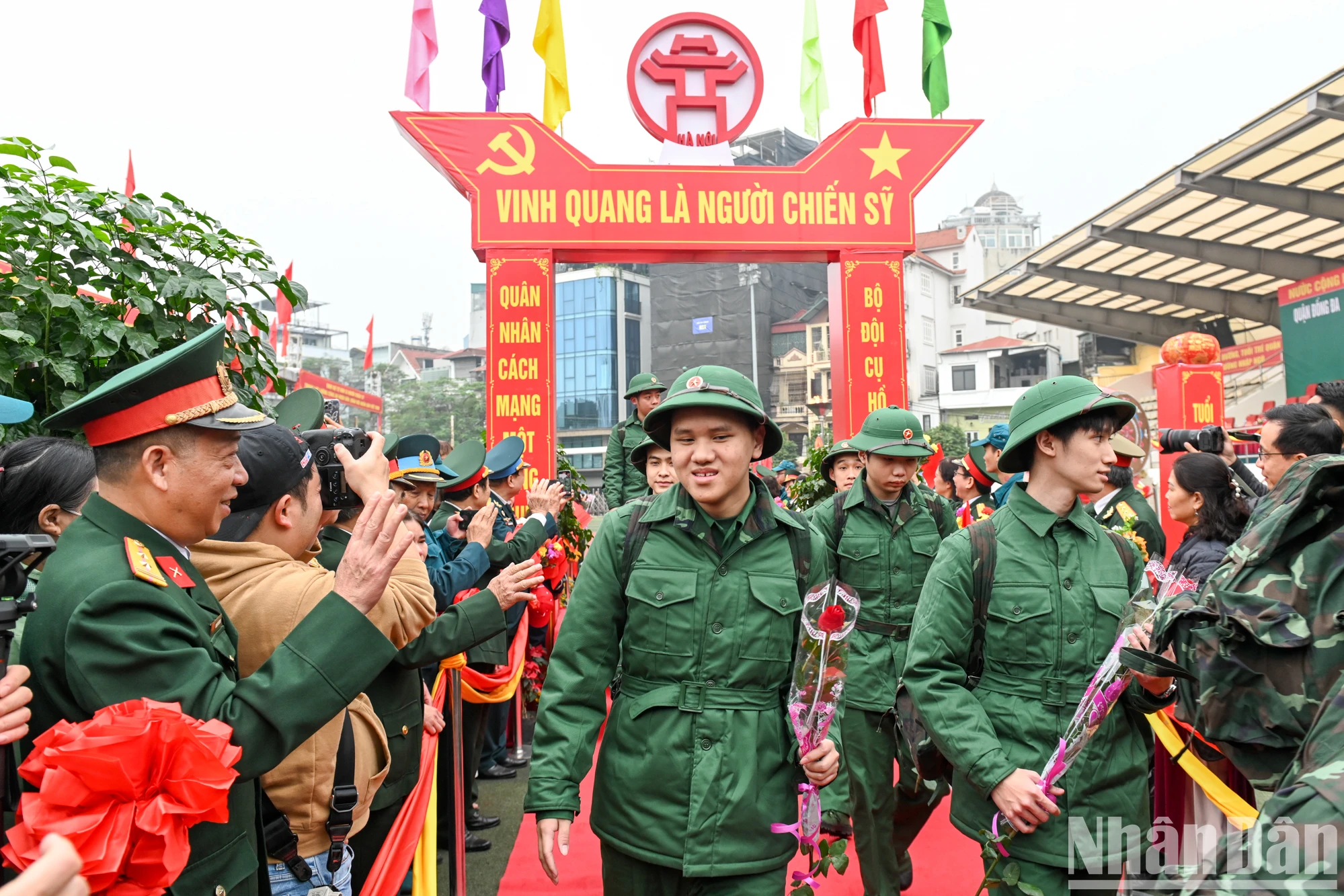 [Photo] Les jeunes de la capitale partent avec enthousiasme pour le service militaire photo 8