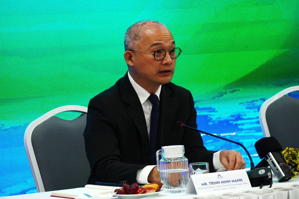 Le directeur par intérim de l'Institut d'études stratégiques de l'Académie diplomatique, Trinh Minh Manh, a partagé des informations sur l'AFF 2025 lors d'une conférence de presse le 13 février. Photo : Viet Anh