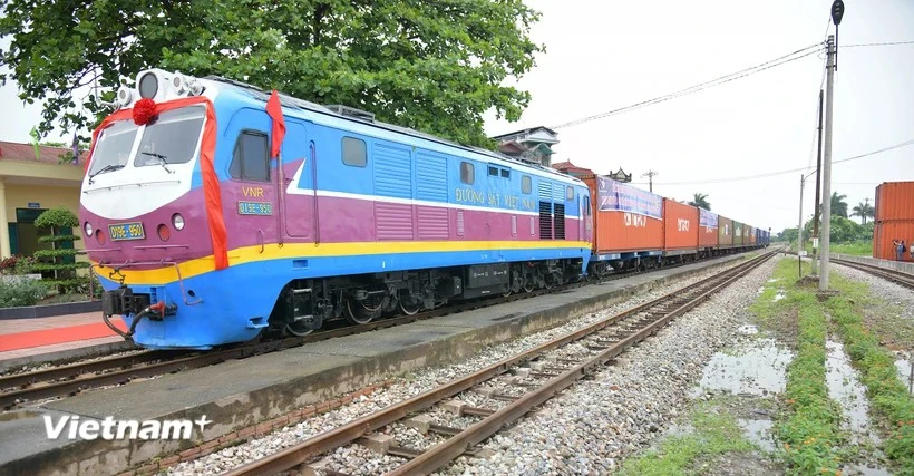 Submit to the National Assembly the investment policy for the Lao Cai-Hanoi-Hai Phong railway line