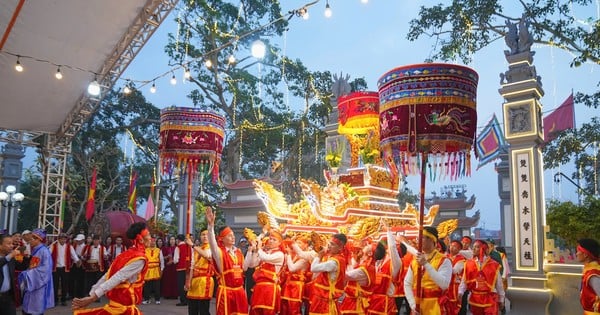 Assistez au cortège du palanquin au siège de Ngo Quyen