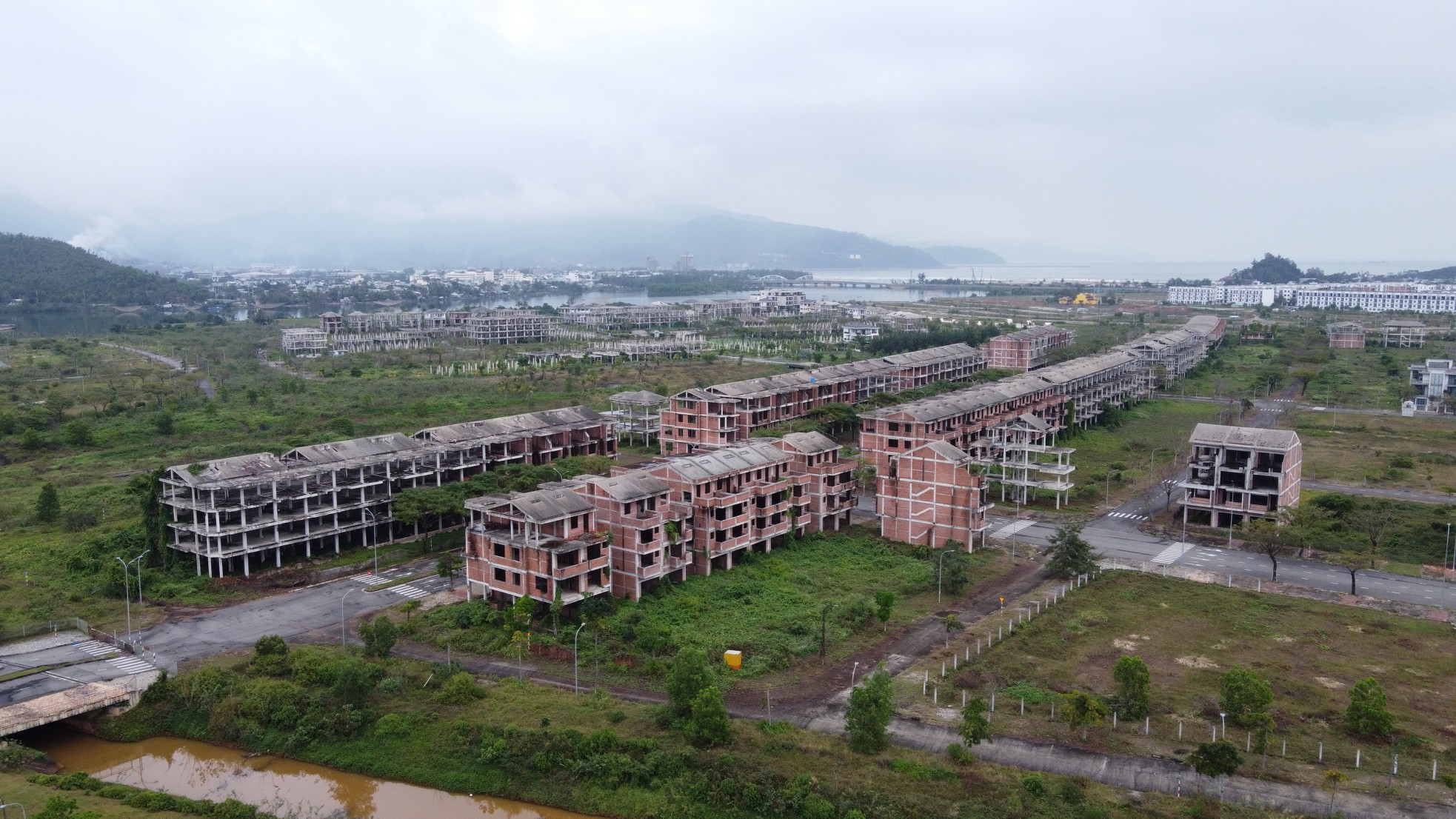 The desolate scene of the 381ha 'super' ecological city with 'million dollar view' in Da Nang photo 2