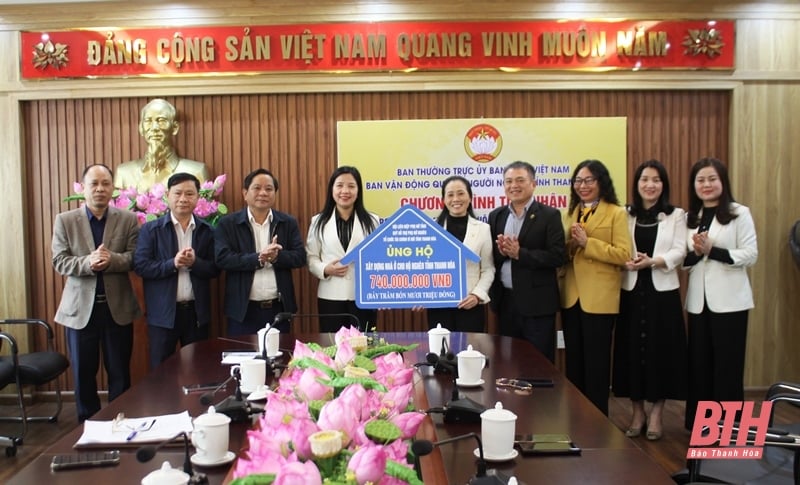 Le groupe Hoa Loi soutient à hauteur de 6 milliards de VND la construction de logements pour les ménages pauvres, les familles pauvres et les ménages ayant des difficultés de logement.