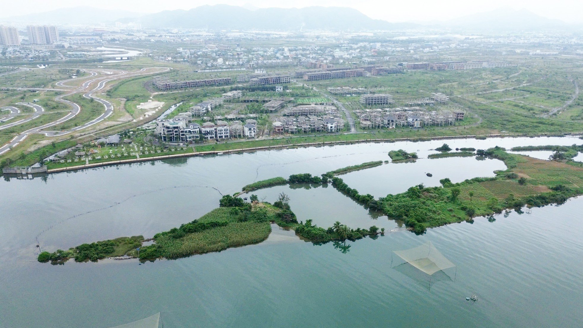 The desolate scene of the 381ha 'super' ecological city with 'million dollar view' in Da Nang photo 1