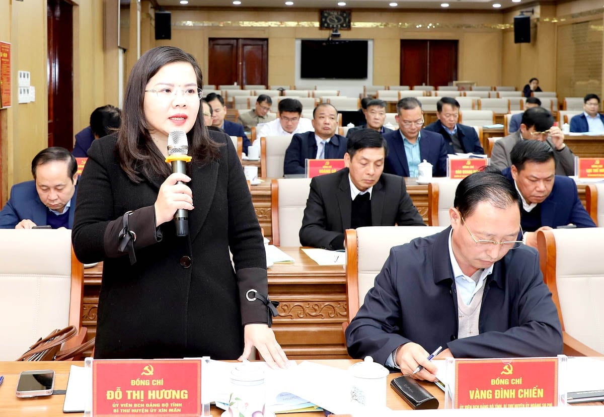 เลขาธิการพรรคเขตซินหมานหารือในที่ประชุม