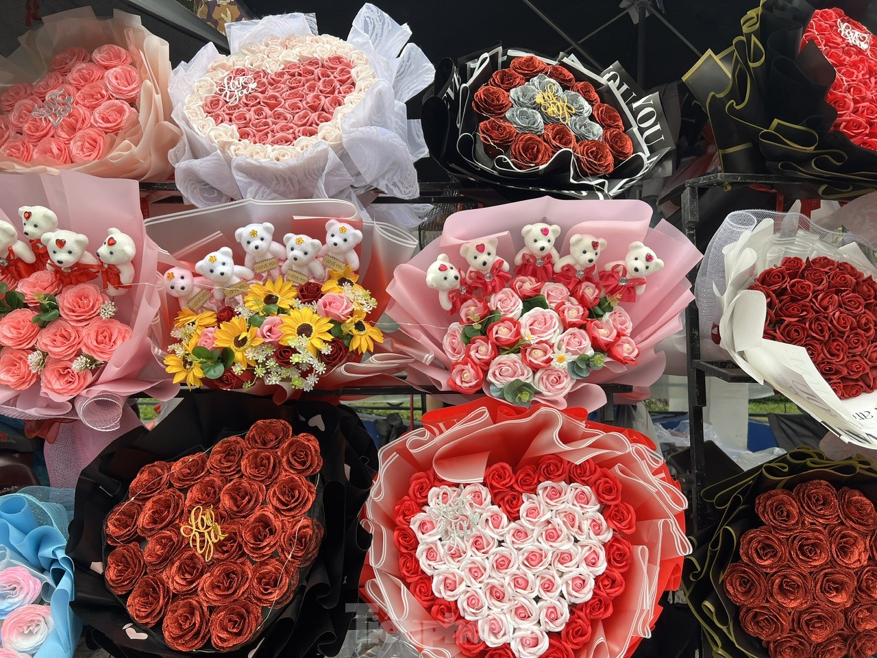 Am Valentinstag erwarten Kunden Blumen und Geschenke zu ermäßigten Preisen. Foto 2