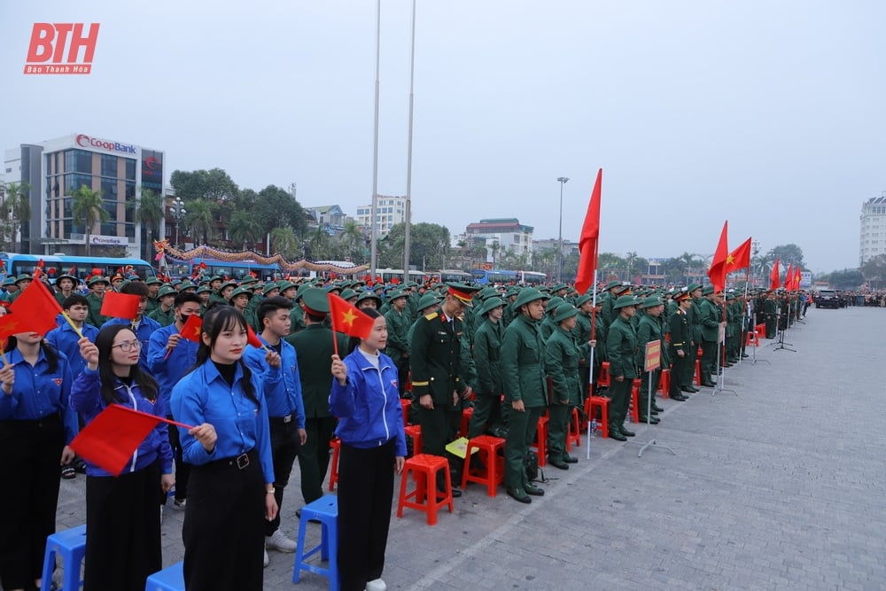 เลขาธิการพรรคประจำจังหวัดเหงียน โดอัน อันห์ เข้าร่วมพิธีเกณฑ์ทหารในเมืองทัญฮว้า