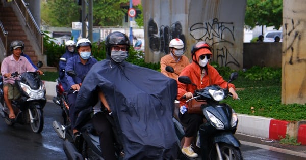 Ho Chi Minh City cloudy, unseasonal rain on Valentine's Day February 14