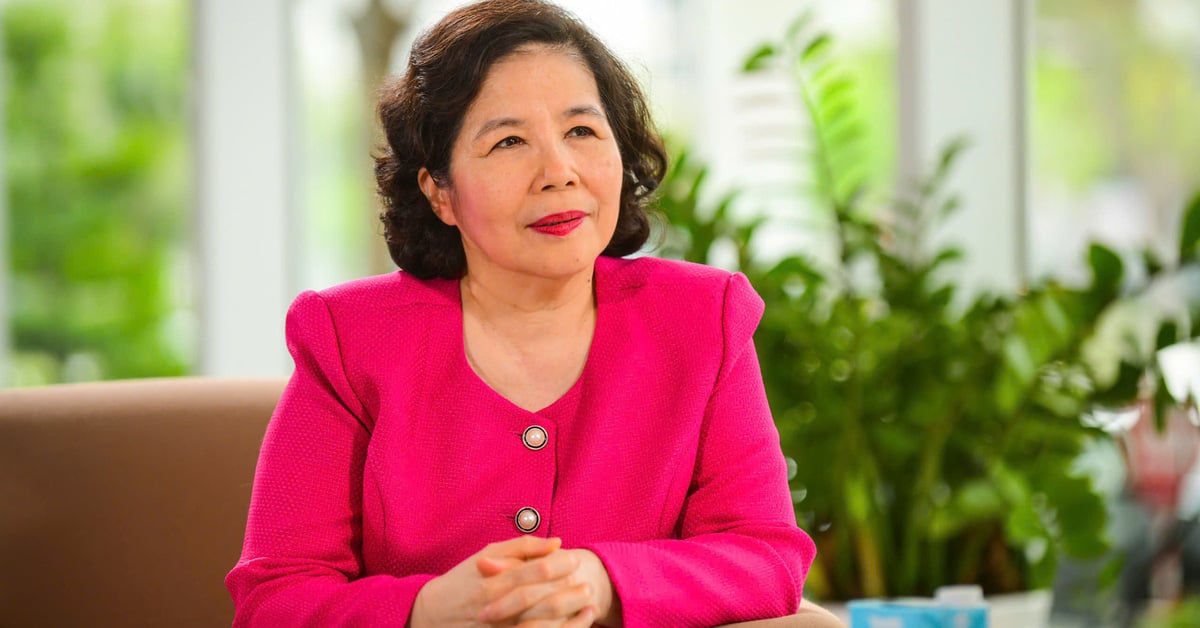 Vinamilk's female general director Mai Kieu Lien receives a salary of nearly half a billion per month.