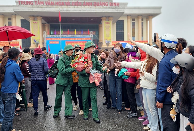 Sending off the children of the homeland to join the army.