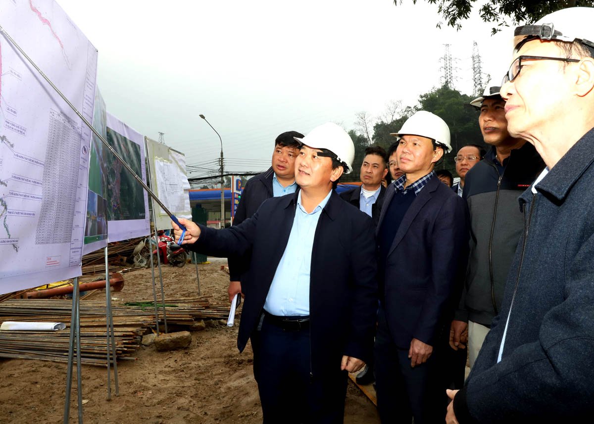 Provinzparteisekretär Hau A Lenh inspizierte den Fortschritt wichtiger Projekte in der Stadt Ha Giang.