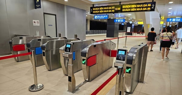 Người dân đã có thể dùng thẻ ATM để đi metro số 1