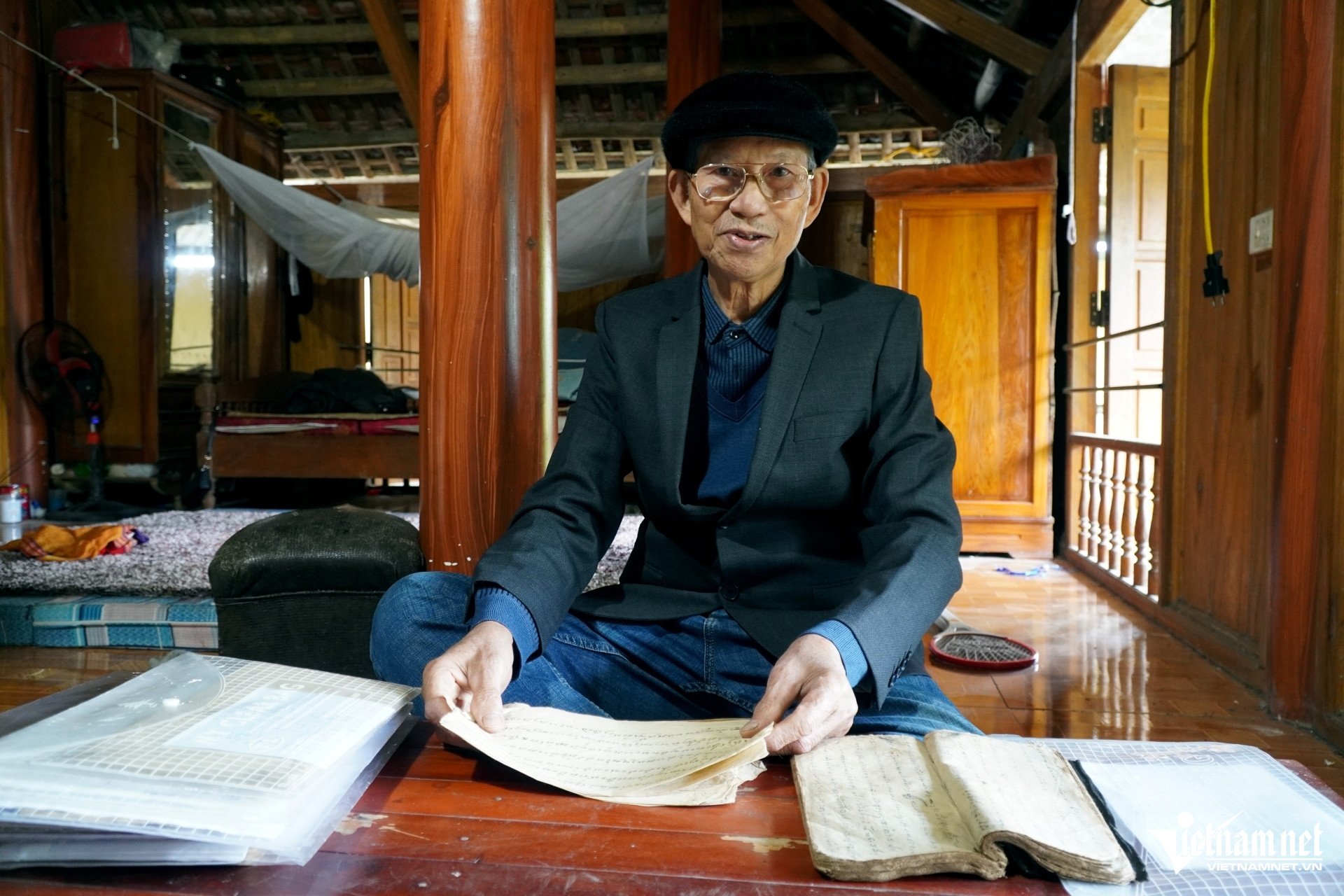 Un vieil homme de Thanh Hoa a passé 40 ans à collecter des documents précieux, préservant ainsi « l'âme » de l'ancienne écriture thaïlandaise.