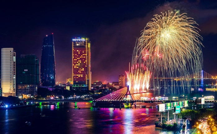 Die Stadt Da Nang verkauft Feuerwerk zum Gedenken an den 50. Tag der Befreiung, Bild 1