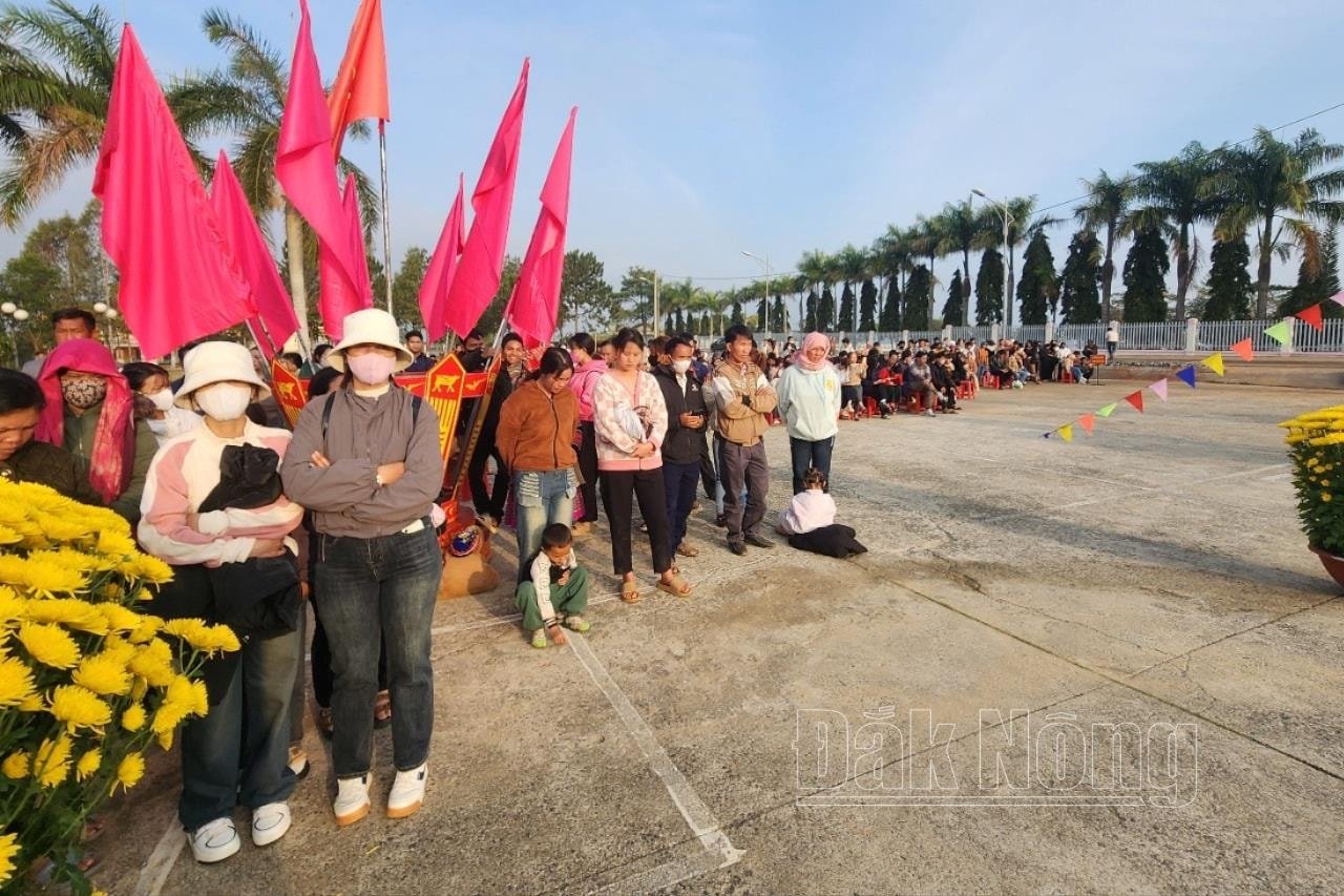 Ngay từ sáng sớm, các tân binh đã có mặt đông đủ để sẵn sàng lên đường nhập ngũ