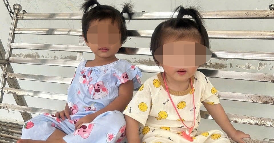 Una madre de Tien Giang cuenta la sorprendente razón por la que dos lindas niñas fueron abandonadas