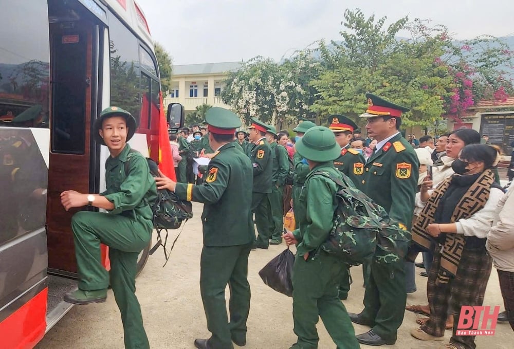 Images impressionnantes du jour de l'enrôlement militaire