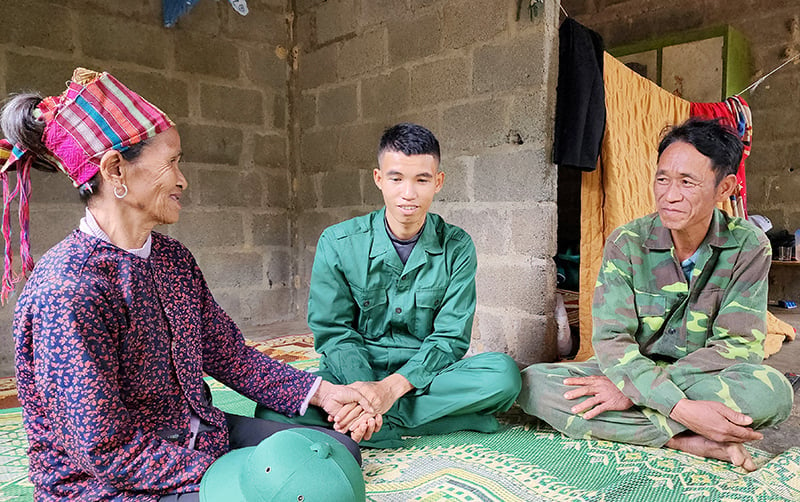 New recruit Ho Dan and his grandmother before departure.